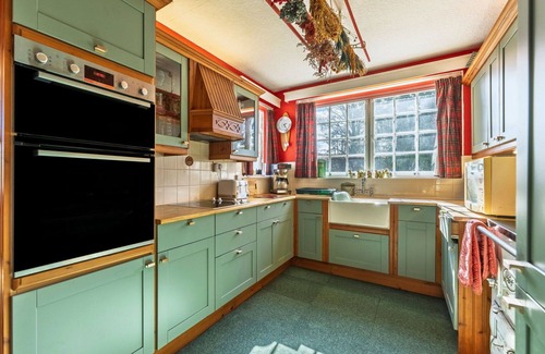 Banff House | Stunning villa for 10 people with WIFI, TV, terrace and parking