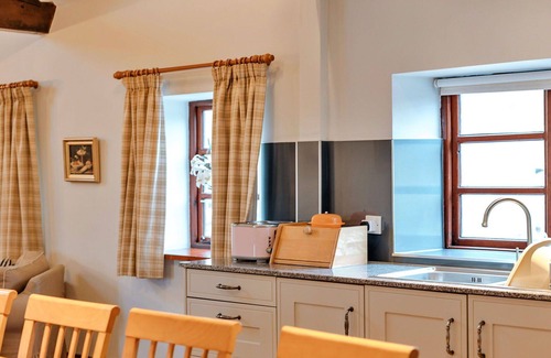 Craven Arms House | Stunning villa for 12 guests with pool, WIFI, terrace and parking
