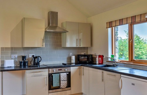 Liskeard House | Stunning villa for 2 guests with WIFI, hot tub, pets allowed and parking