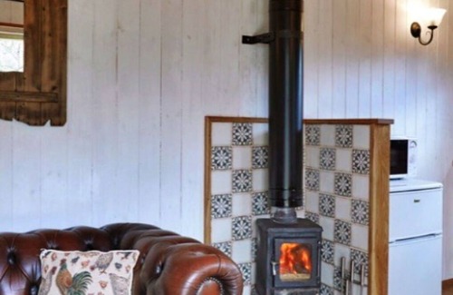 Coalbrookdale House | Stunning villa for 2 guests with WIFI, pets allowed and parking