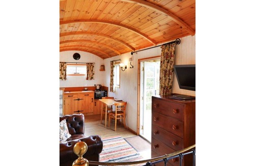 Coalbrookdale House | Stunning villa for 2 guests with WIFI, pets allowed and parking