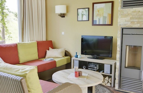 Nohfelden House | Stunning villa for 4 people with pool, WIFI, hot tub, TV, terrace and parking