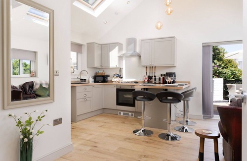 Newbridge House | Stunning villa for 4 people with WIFI, terrace, pets allowed and parking