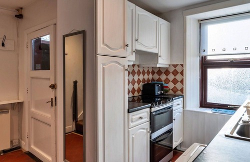 Sennen Cove House | Stunning villa for 4 guests with WIFI, pets allowed and parking