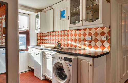 Sennen Cove House | Stunning villa for 4 guests with WIFI, pets allowed and parking