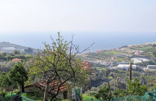 Terzorio House | Stunning villa for 4 people with WIFI, A/C, TV, terrace, pets allowed and parking