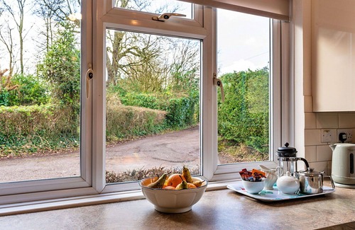 Wellington House | Stunning villa for 4 people with WIFI, pets allowed and parking