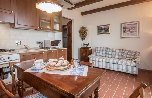 Magione Villa | Stunning villa for 4 people with hot tub, private pool, A/C, WIFI, TV, patio and parking