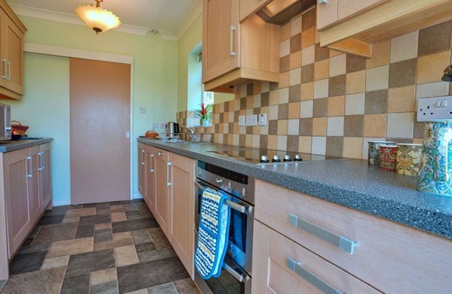 Ault Hucknall House | Stunning villa for 5 people with WIFI, pets allowed and parking