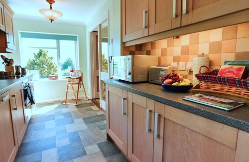 Ault Hucknall House | Stunning villa for 5 people with WIFI, pets allowed and parking