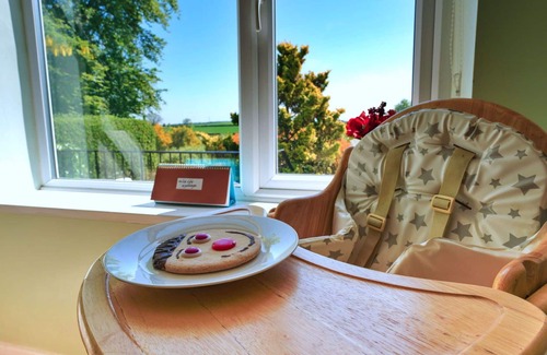 Ault Hucknall House | Stunning villa for 5 people with WIFI, pets allowed and parking