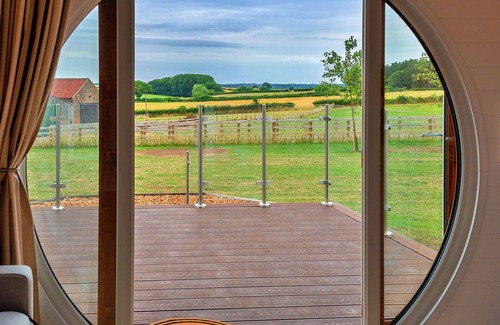 Low Catton House | Stunning villa for 5 guests with WIFI, terrace and parking