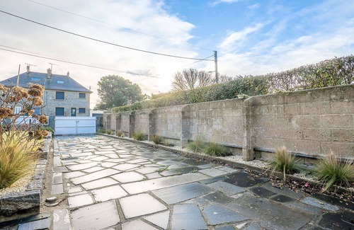 Saint-Ideuc House | Stunning villa for 6 people with WIFI, TV, terrace and parking