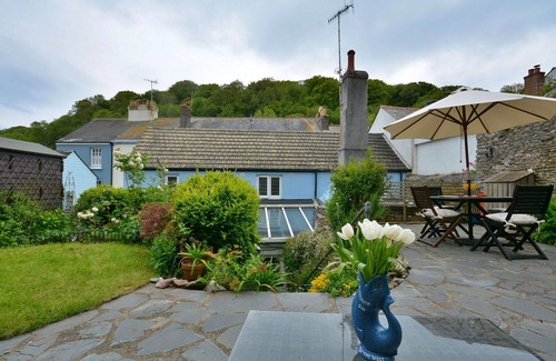 Cawsand House | Stunning villa for 6 people with WIFI, terrace, pets allowed and parking
