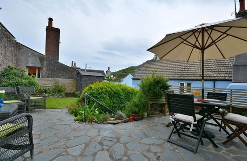 Cawsand House | Stunning villa for 6 people with WIFI, terrace, pets allowed and parking