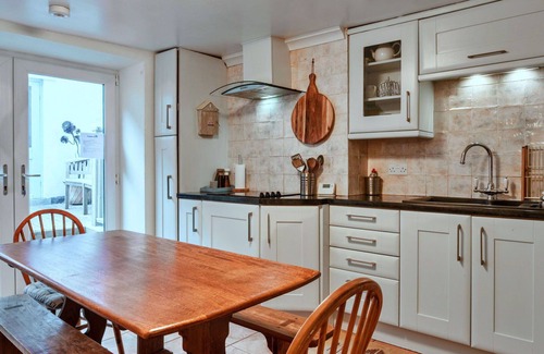 Kingsand House | Stunning villa for 6 people with WIFI, terrace, pets allowed and parking
