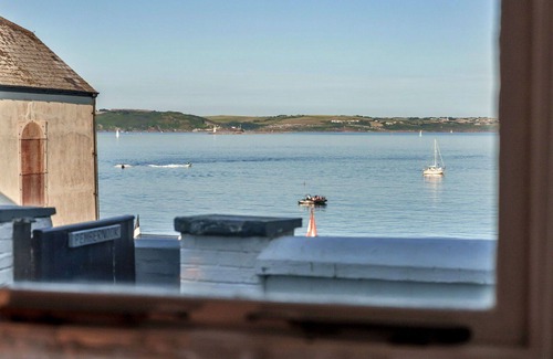 Kingsand House | Stunning villa for 6 people with WIFI, terrace, pets allowed and parking