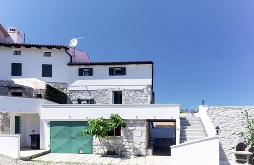 Sveta Jelena House | Stunning villa for 6 people with WIFI, A/C, TV, terrace, pets allowed and parking