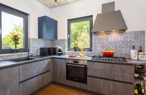 Vrznaveri House | Stunning villa for 6 people with private pool, A/C, WIFI, TV, terrace, pets allowed and parking