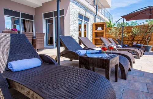 Mihotici House | Stunning villa for 8 guests with private pool, WIFI, A/C, TV, terrace and parking