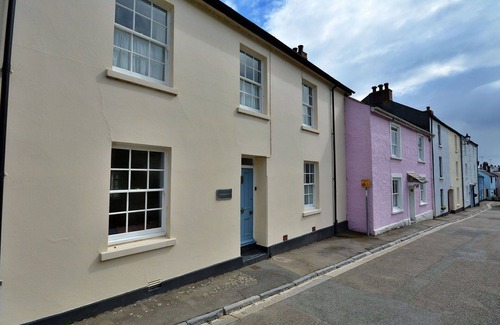 Cawsand House | Stunning villa for 8 people with WIFI, terrace, pets allowed and parking
