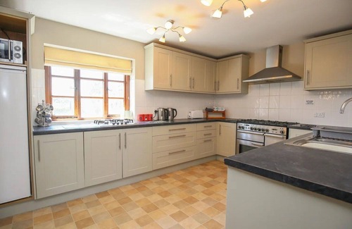 Craven Arms House | Stunning villa for 8 people with pool, WIFI, terrace and parking