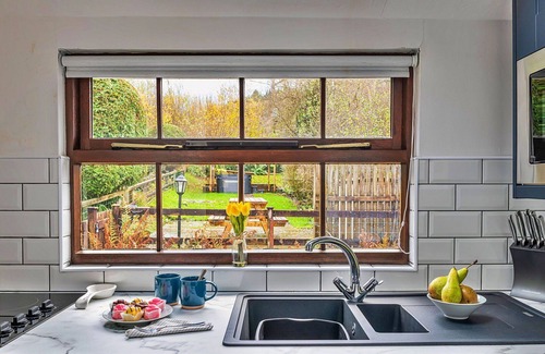 Dolwyddelan House | Stunning villa for 5 people with hot tub, WIFI, TV, terrace and parking