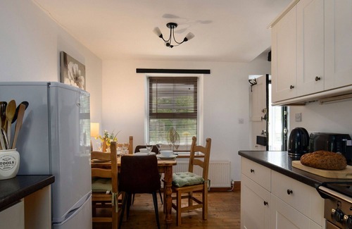 Dolwyddelan House | Stunning villa for 5 guests with WIFI, TV, pets allowed and parking