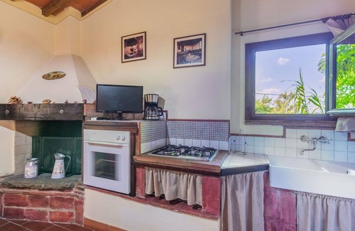 San Miniato Villa | Stunning villa for 12 people with private pool, TV, patio and pets allowed