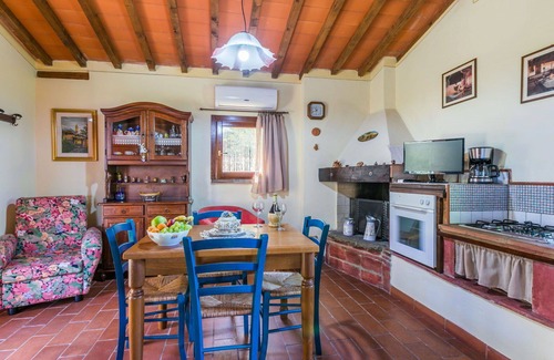 San Miniato Villa | Stunning villa for 12 people with private pool, TV, patio and pets allowed
