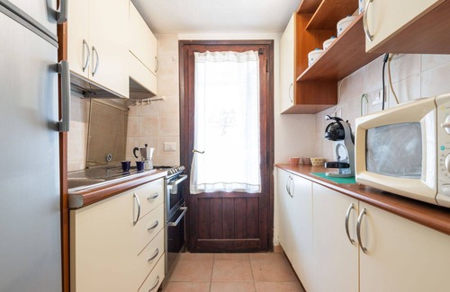 Villaggio Mandorli House | Stunning villa for 6 guests with A/C, TV, patio and parking