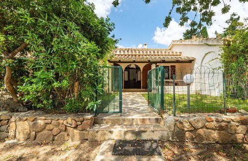 Villaggio Mandorli House | Stunning villa for 6 guests with A/C, TV, patio and parking