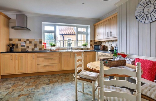 Tilney Fen End House | Stunning villa for 11 people with WIFI, TV and parking