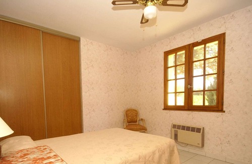 Sorgues Villa | Stunning Villa in Sorgues with Swimming Pool