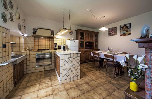 Stazzema House | Stunning villa for 4 people with WIFI, TV, terrace and parking