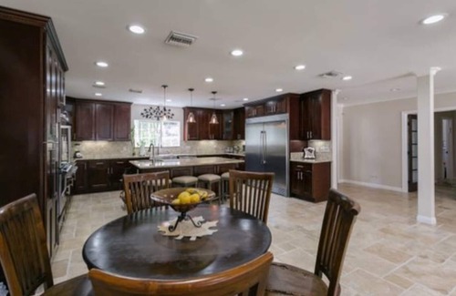 Woodland Hills House | STUNNING VILLA Retreat in an upscale safe neighborhood.