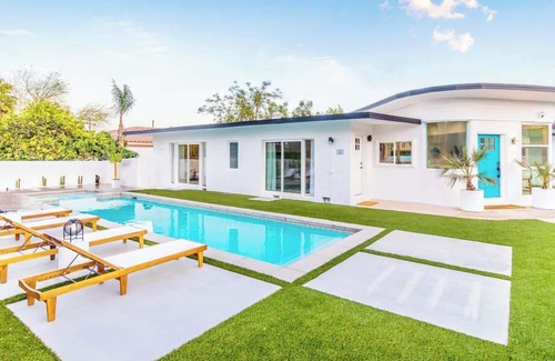 Racquet Club West Villa | Stunning Villa w pool, mountain views and game room