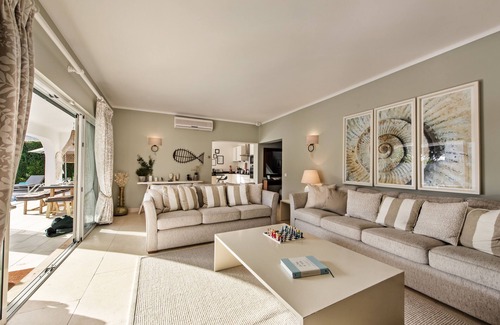 Vale do Garrao Villa | Stunning Villa With Private Heated Swimming Pool, 10 Minute Walk To The Beach