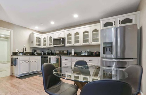 Visalia House | Stunning Visalia Home W Game Room
