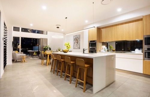 Surfers Paradise House | Stunning Waterfront Home in Surfers Paradise.nHeated Pool and Pet Friendly