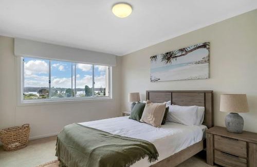 Batemans Bay House | Stunning water view Home moments from town