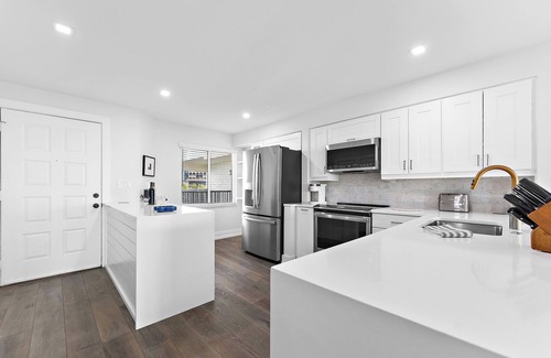 Bradenton Condo | Stunning Waterfront 2-bedroom condo with AC, WiFi on the Riverwalk in Bradenton