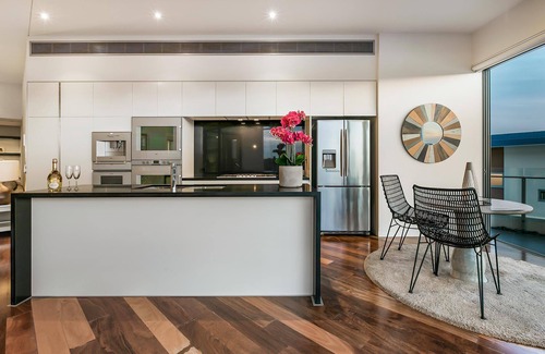 West End Apartment | Stunning Waterfront Penthouse | 3 or 4 Bedrooms