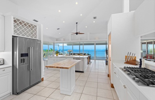 Bayshore Gardens House | Stunning waterfront retreat w/panoramic view, spectacular sunsets & Heated pool