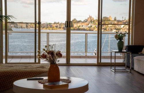 Abbotsford House | Stunning waterfront townhouse with shared swimpool, harbour view and free P