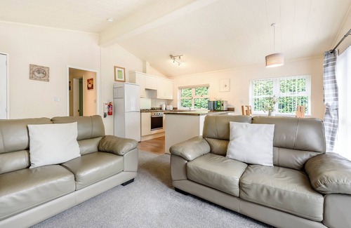 Narberth Ski Chalet | Stunning well-equipped lodge set in mature and beautiful gardens.