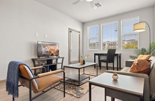 Glendale Sports and Entertainment District Apartment | Stunning Westgate CozySuites by stadium with pool 9