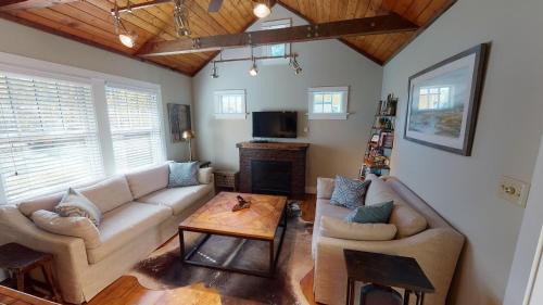 Bozeman House | Stunningly Remodeled Historic Home Near Downtown