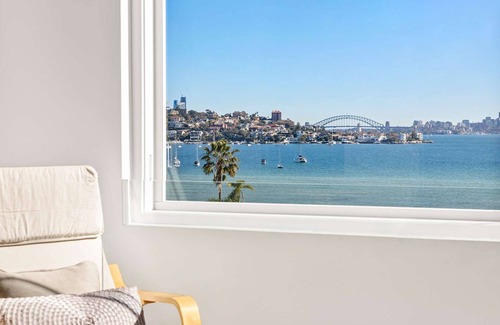 Rose Bay Apartment | Stunningly renovated Art Deco beachside 2BR apartment with views