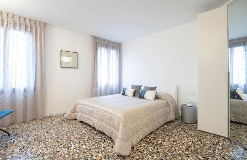 San Polo Apartment | Stupendo Luxury Apartment Canal & Garden View